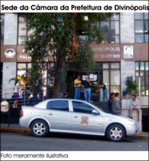 Vereadores aprovam Projeto que dá super poderes ao Executivo e esvazia o poderzinho deles – “Vão todos para Guaraparí, ficaram sem função” camara da prefeitura de divinpolis